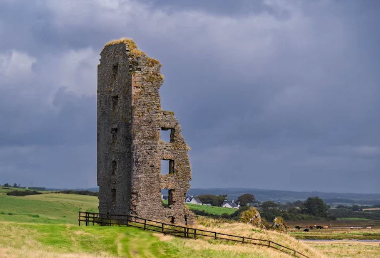Dough Castle, Lahinch, Ireland, Ireland